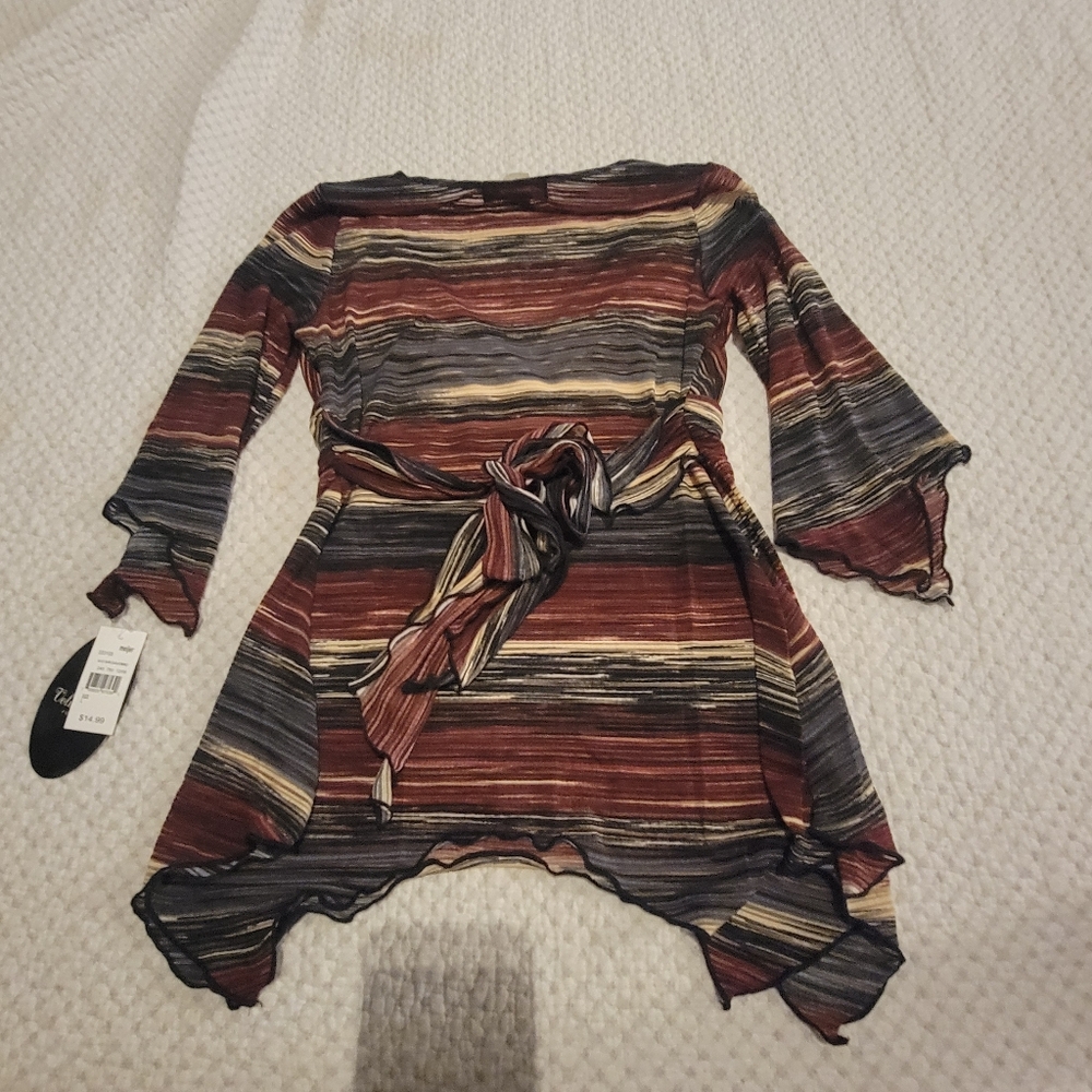 Top - Picture 2 of 3